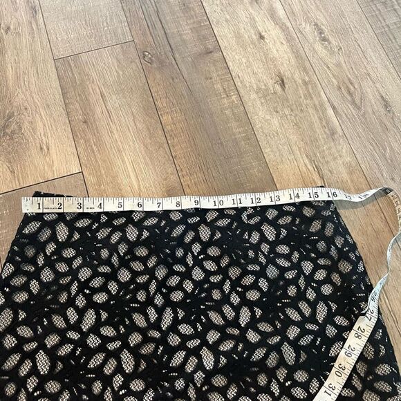 DIANE VON FURSTENBERG LACE MINI SKIRT size 6 - Picture 5 of 9